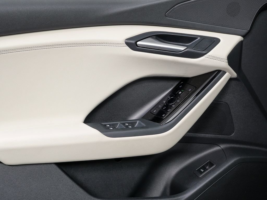 Certified 2025 Audi Q6 e-tron Premium w/ Convenience Package image 6