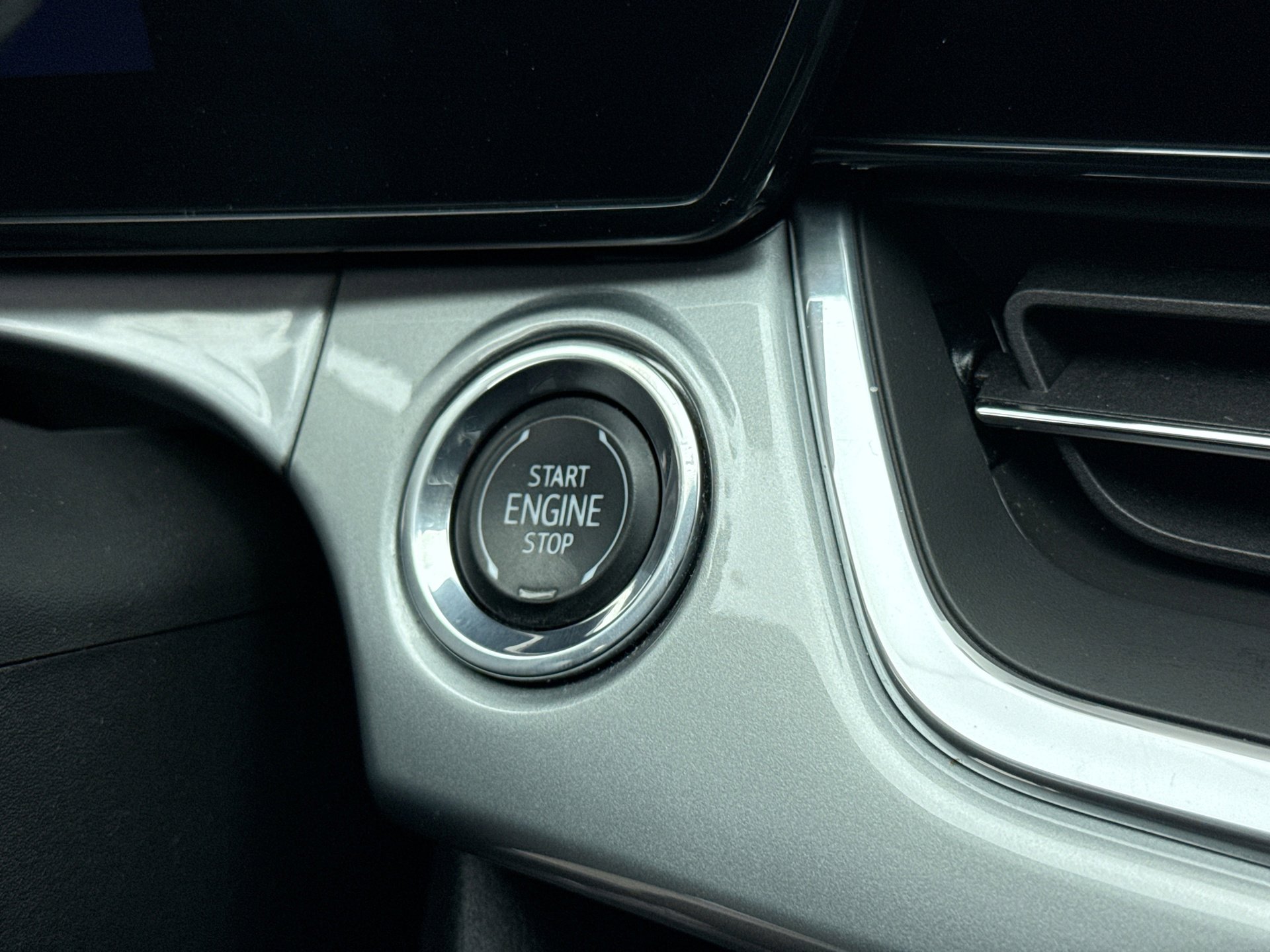 Used 2024 Chevrolet Trax LT w/ Sunroof Package image 21