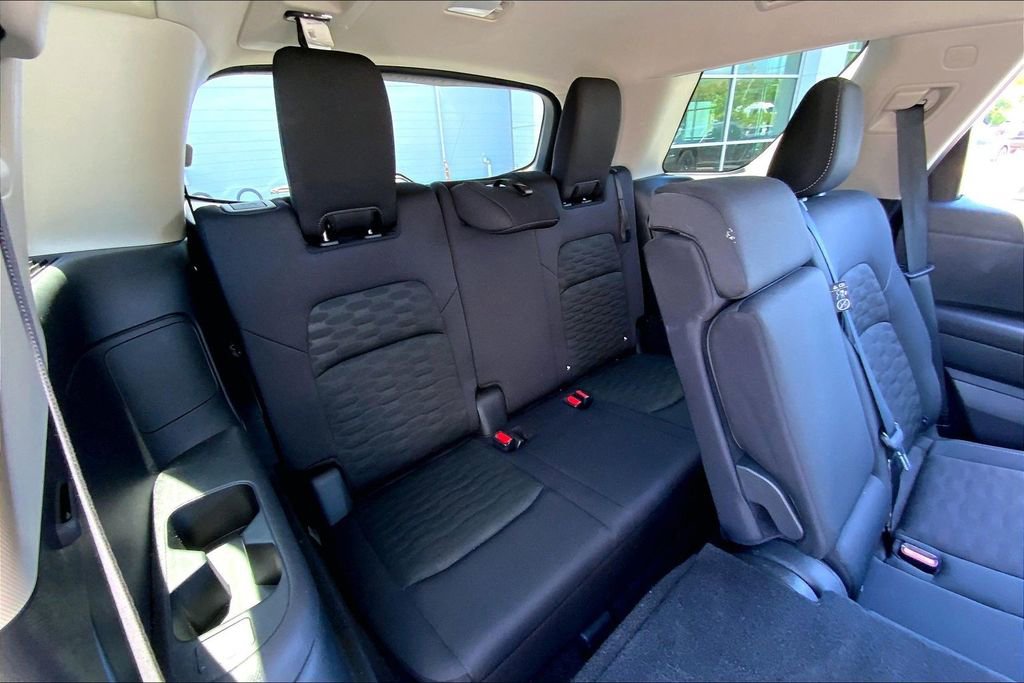 Used 2025 Nissan Pathfinder SV AWD/4WD image 18
