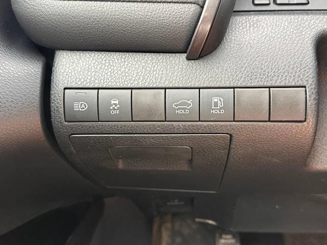 Used 2020 Toyota Camry LE FWD image 18