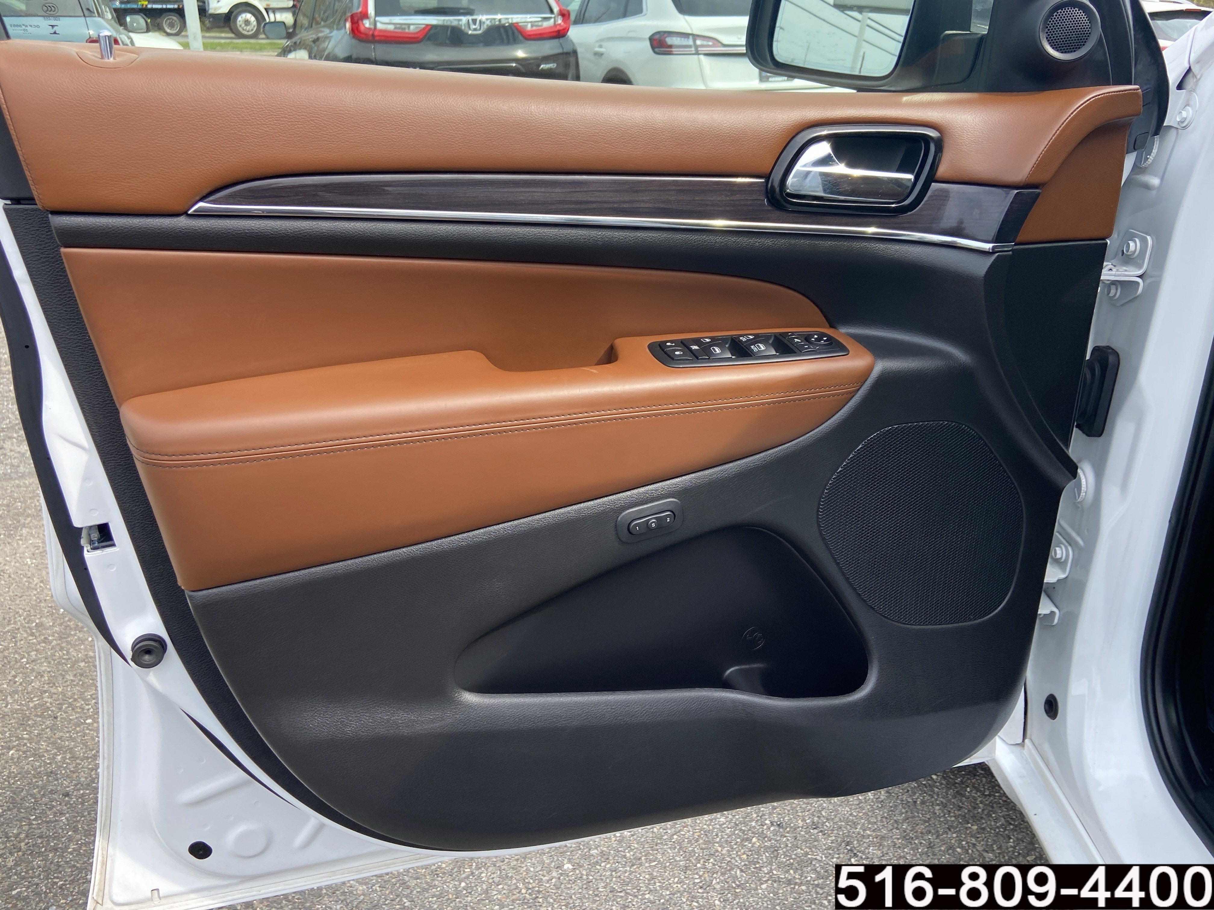 Used 2020 Jeep Grand Cherokee Overland AWD/4WD image 24