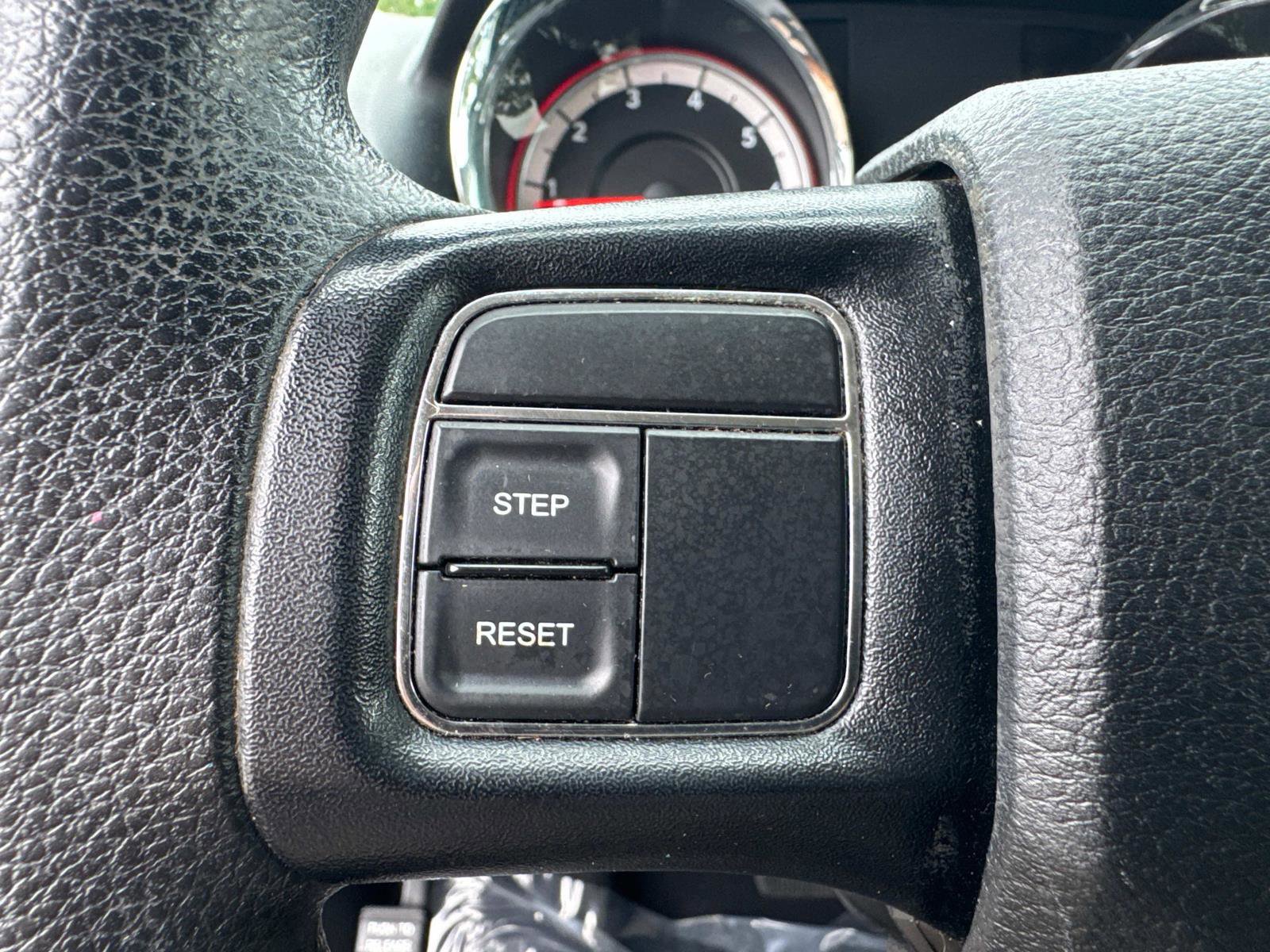 Used 2015 Dodge Grand Caravan SXT FWD image 28