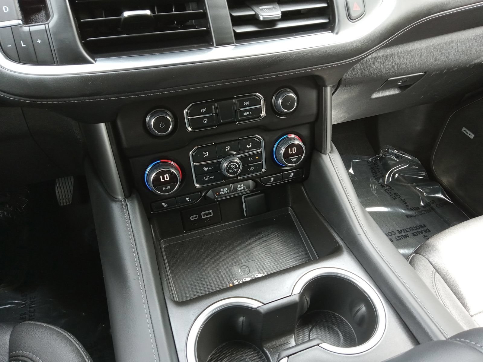 Used 2024 Chevrolet Tahoe Z71 w/ Luxury Package AWD/4WD image 19