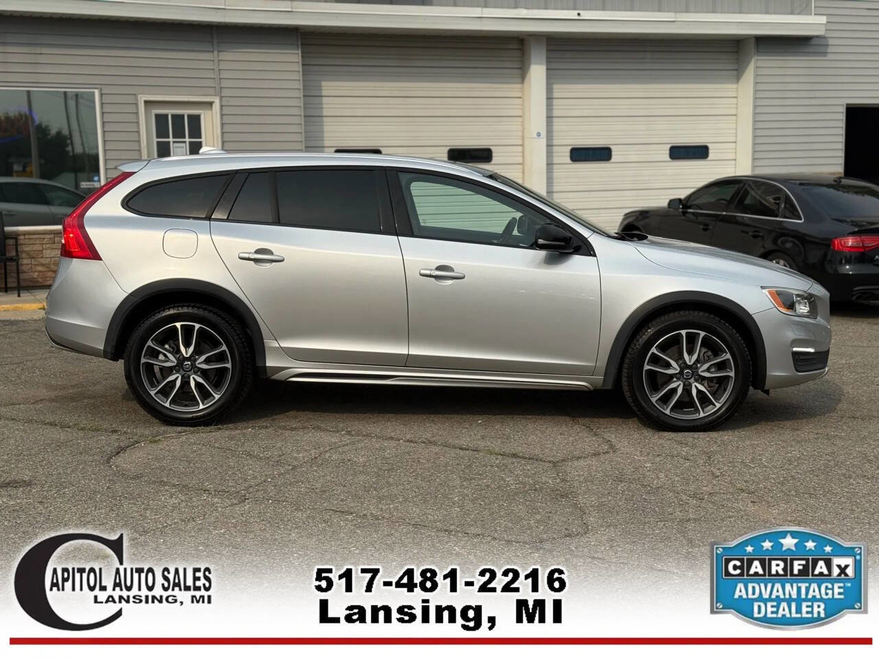 Used 2017 Volvo V60 T5 Cross Country Platinum w/ Climate Package image 9