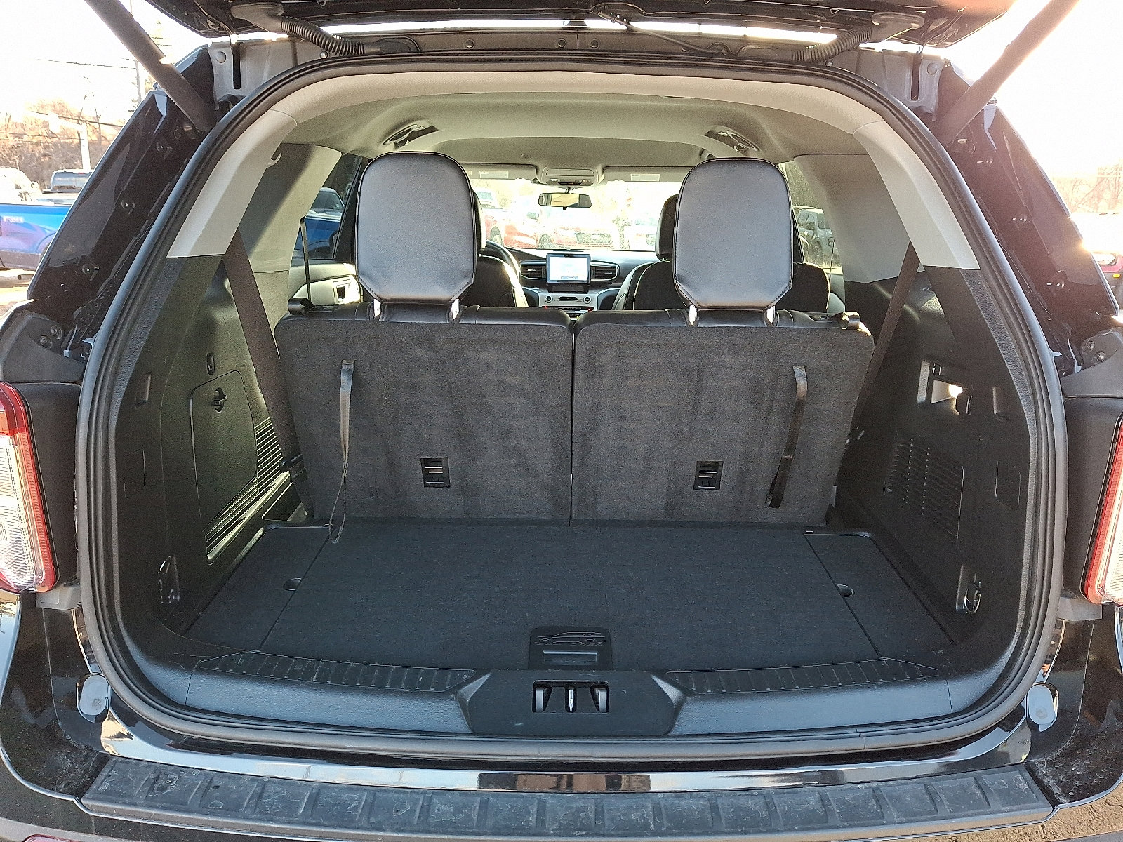 Used 2022 Ford Explorer XLT w/ Equipment Group 202A image 28