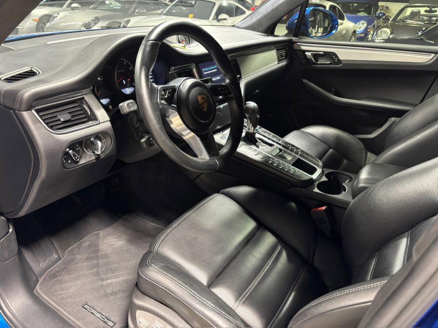 Used 2017 Porsche Macan Turbo AWD/4WD image 25