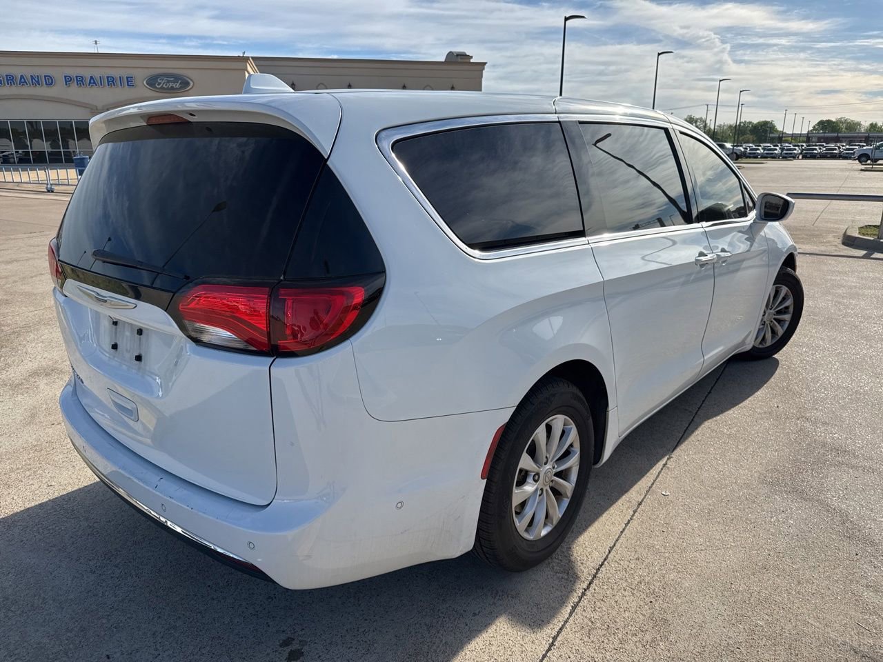 Used 2020 Chrysler Pacifica Touring w/ Advanced Safetytec Group image 11