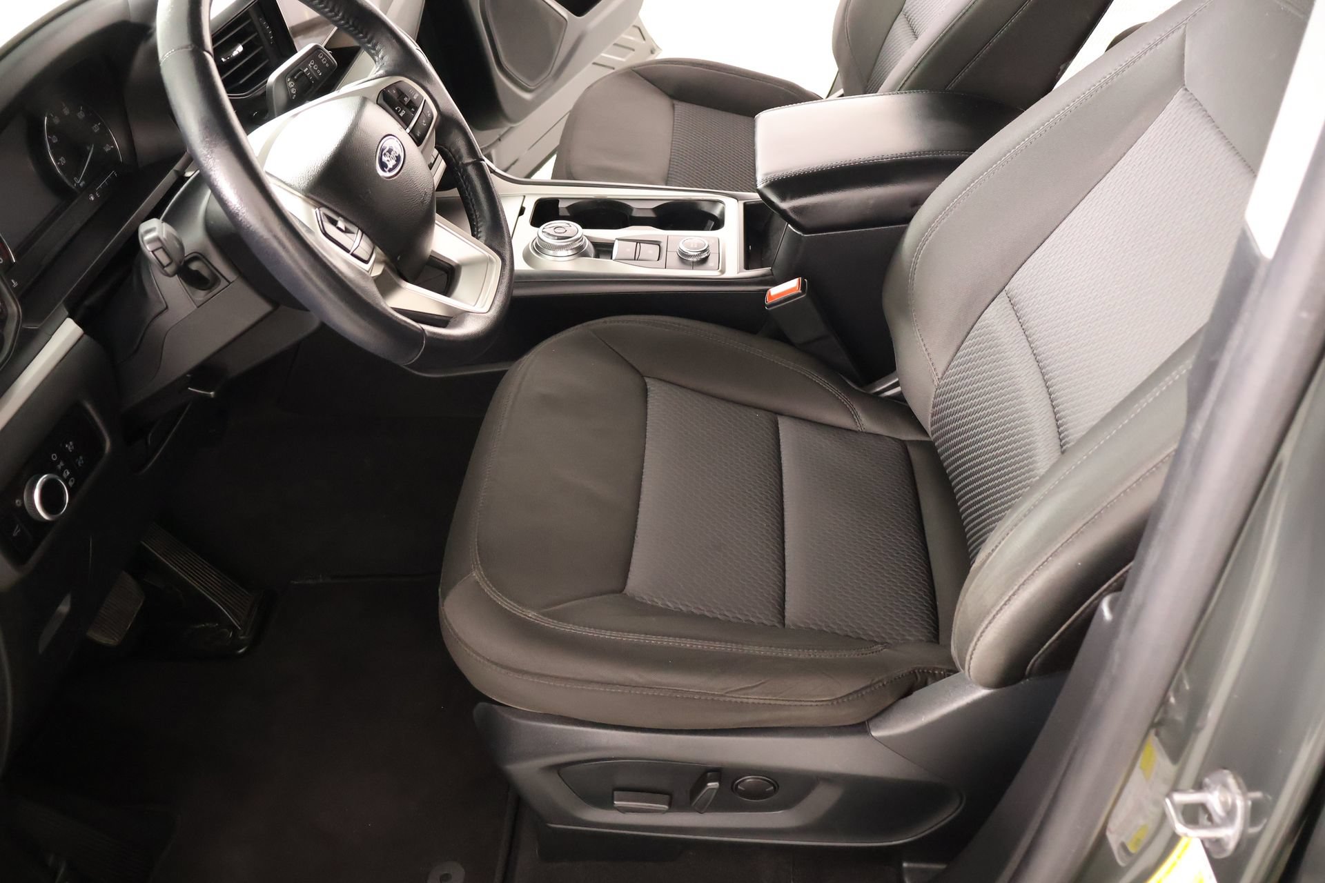 Used 2023 Ford Explorer XLT AWD/4WD image 11