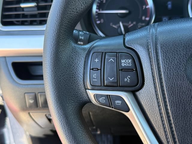 Used 2014 Toyota Highlander LE FWD image 17