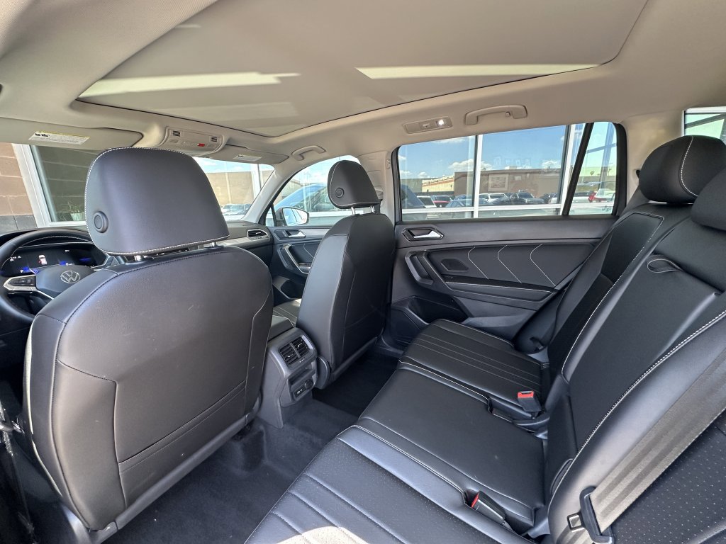 Used 2022 Volkswagen Tiguan SE w/ Panoramic Sunroof Package image 34