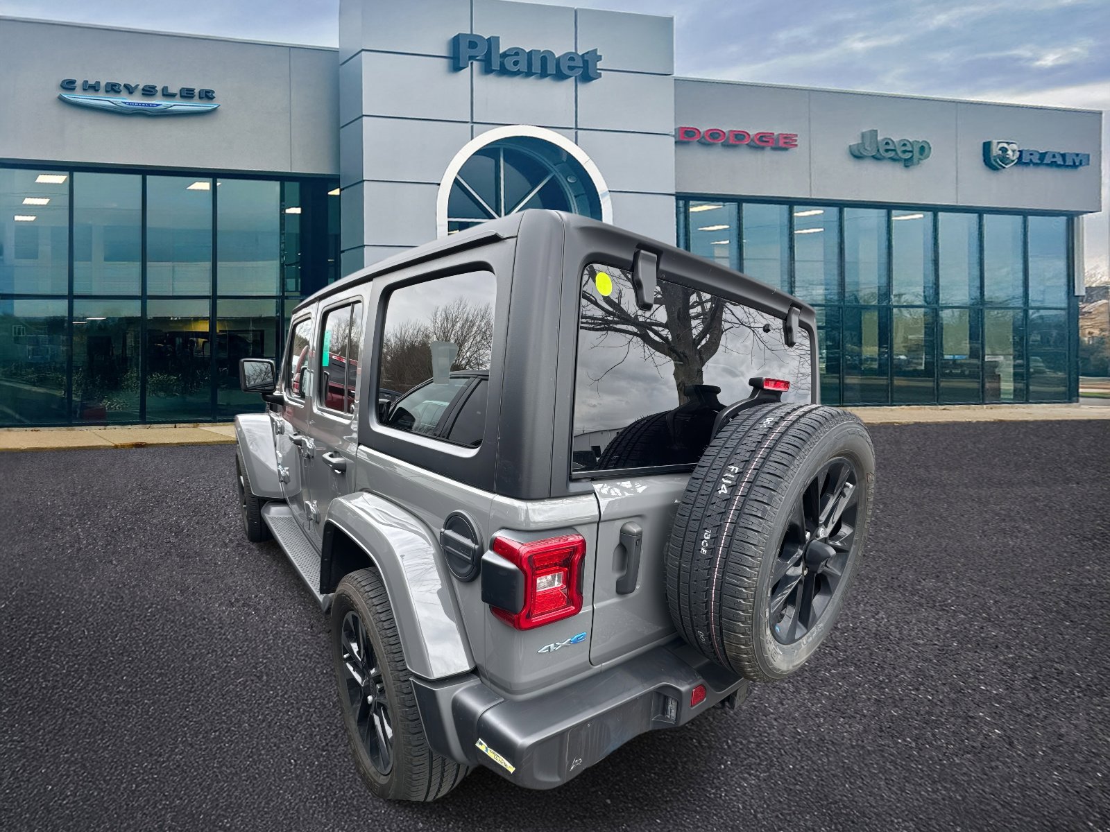 Used 2023 Jeep Wrangler Unlimited Sahara w/ Cold Weather Group image 3