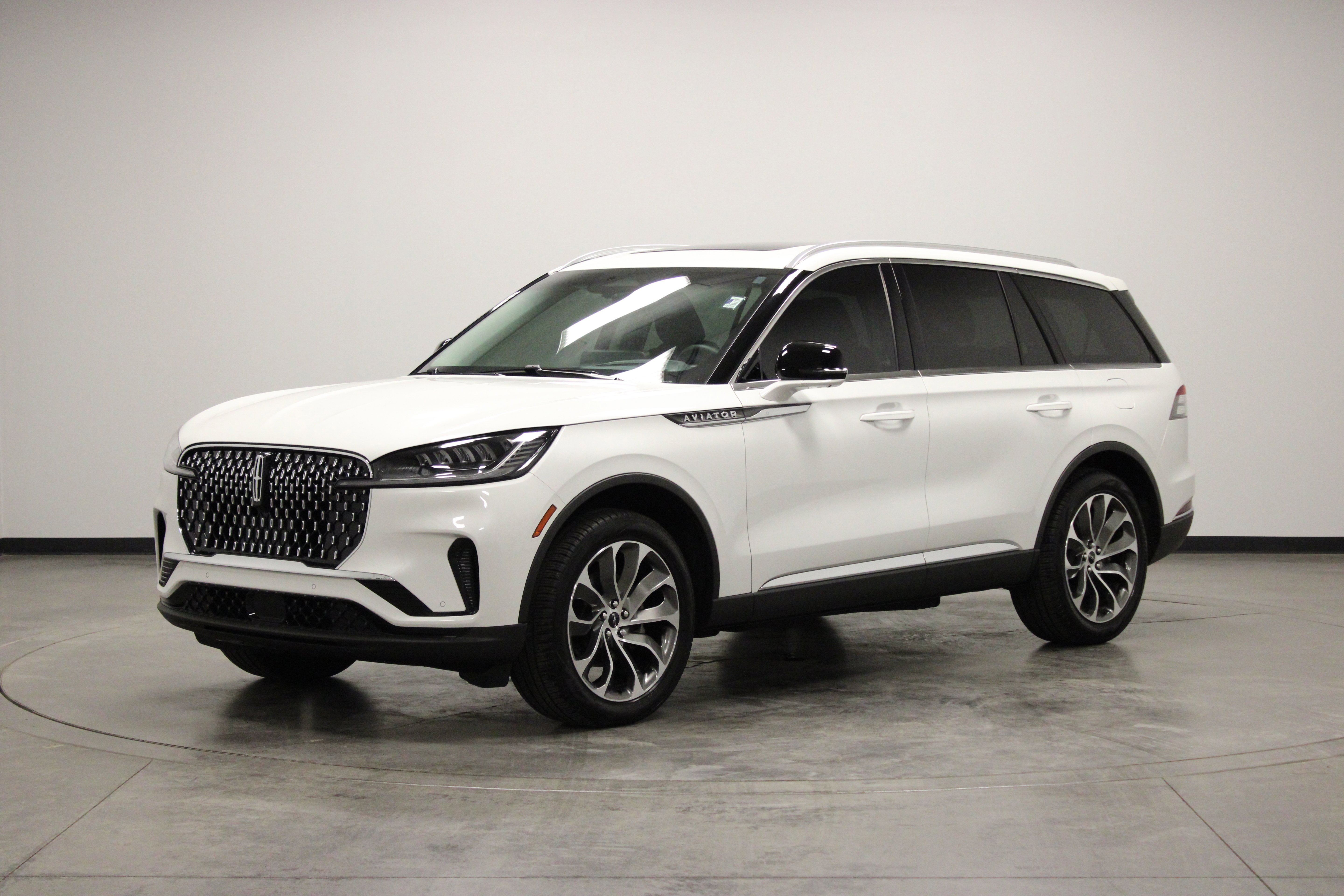 Used 2025 Lincoln Aviator AWD w/ Equipment Group 101A image 4