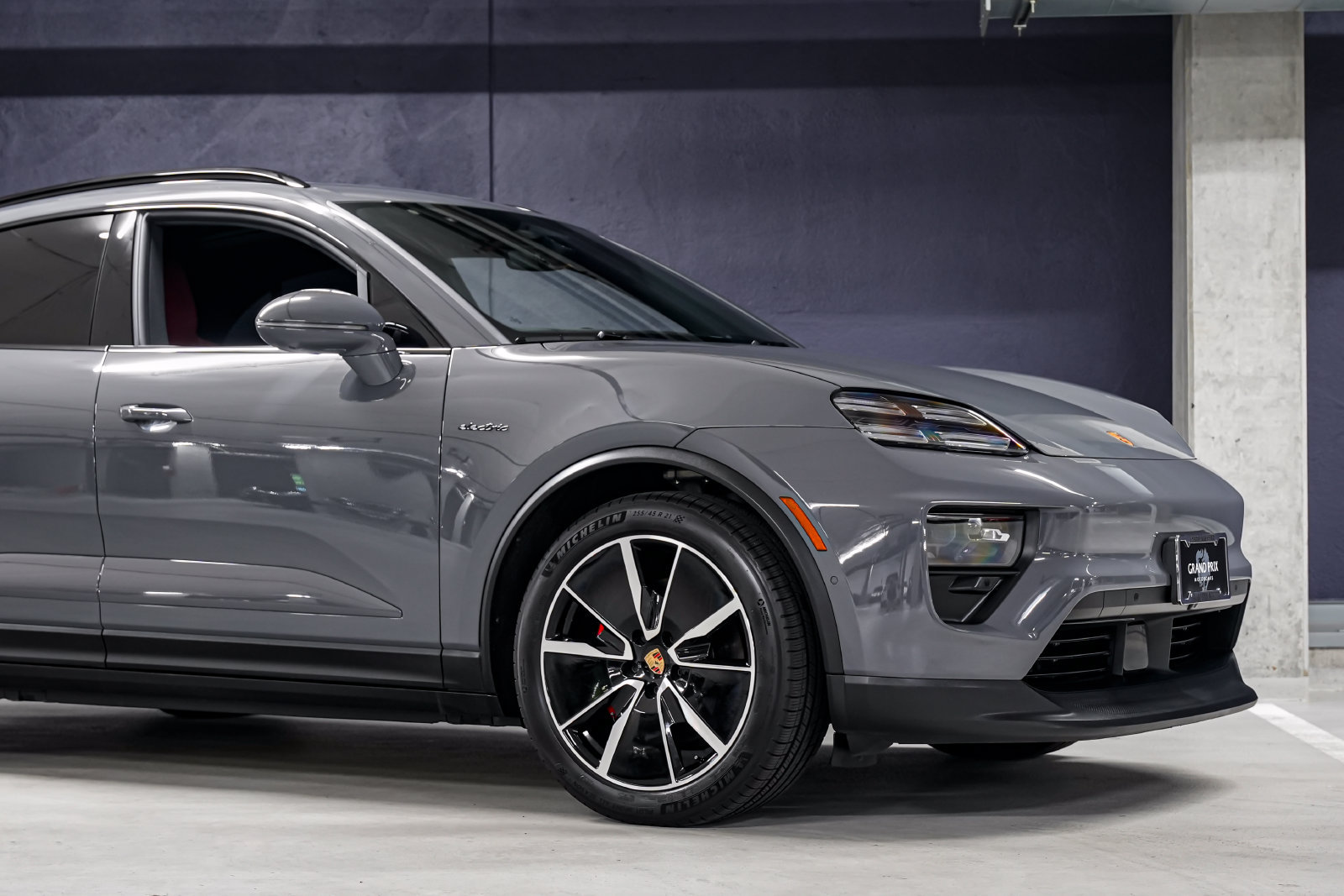 Used 2025 Porsche Macan 4S Electric AWD/4WD image 45