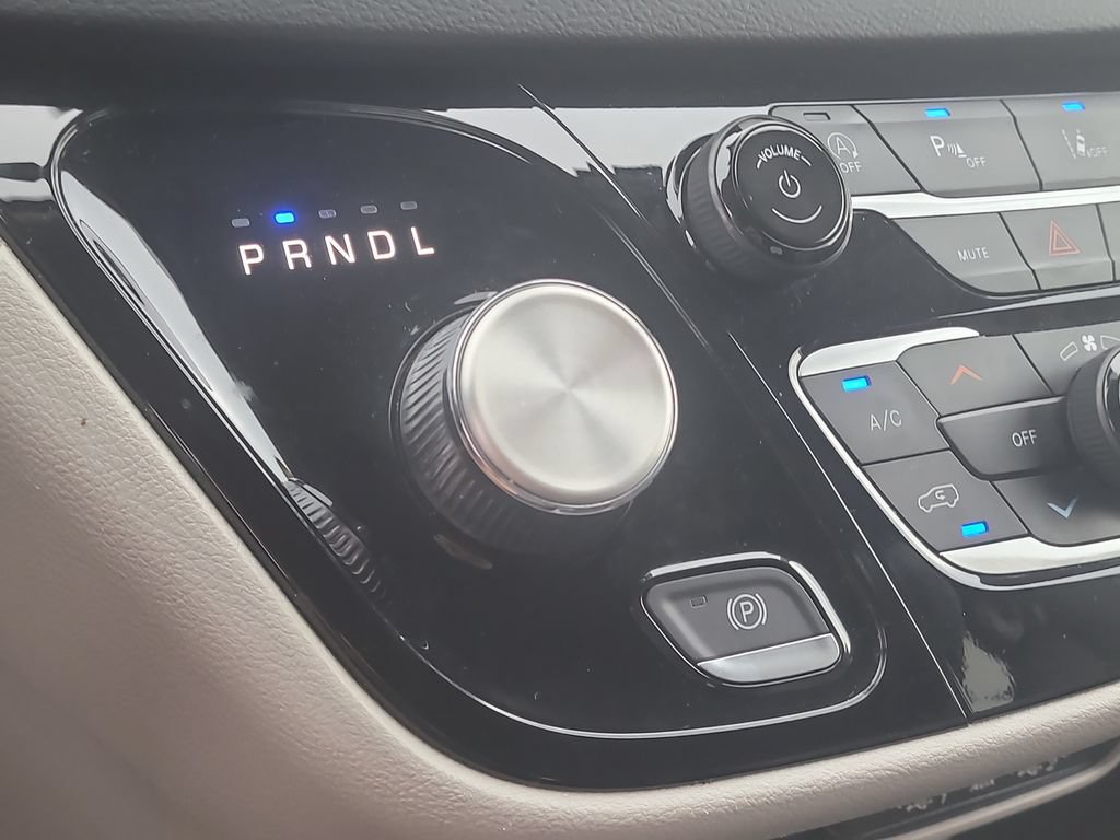 Certified 2023 Chrysler Pacifica Touring-L FWD image 28