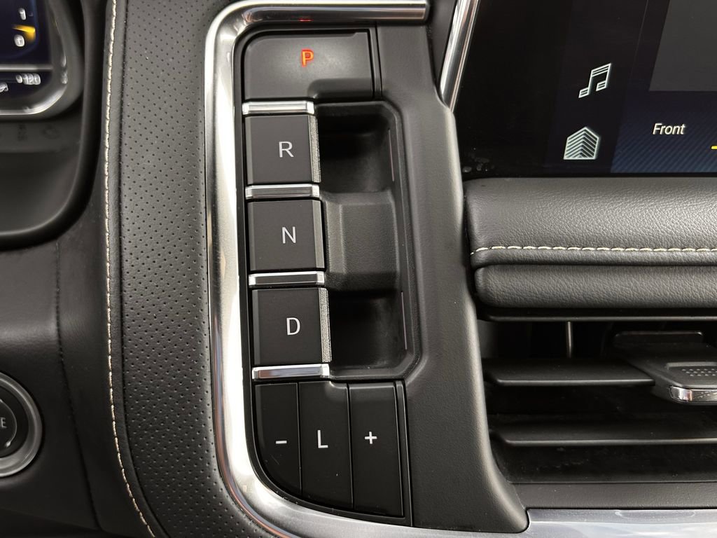 Used 2024 Chevrolet Suburban Premier image 21
