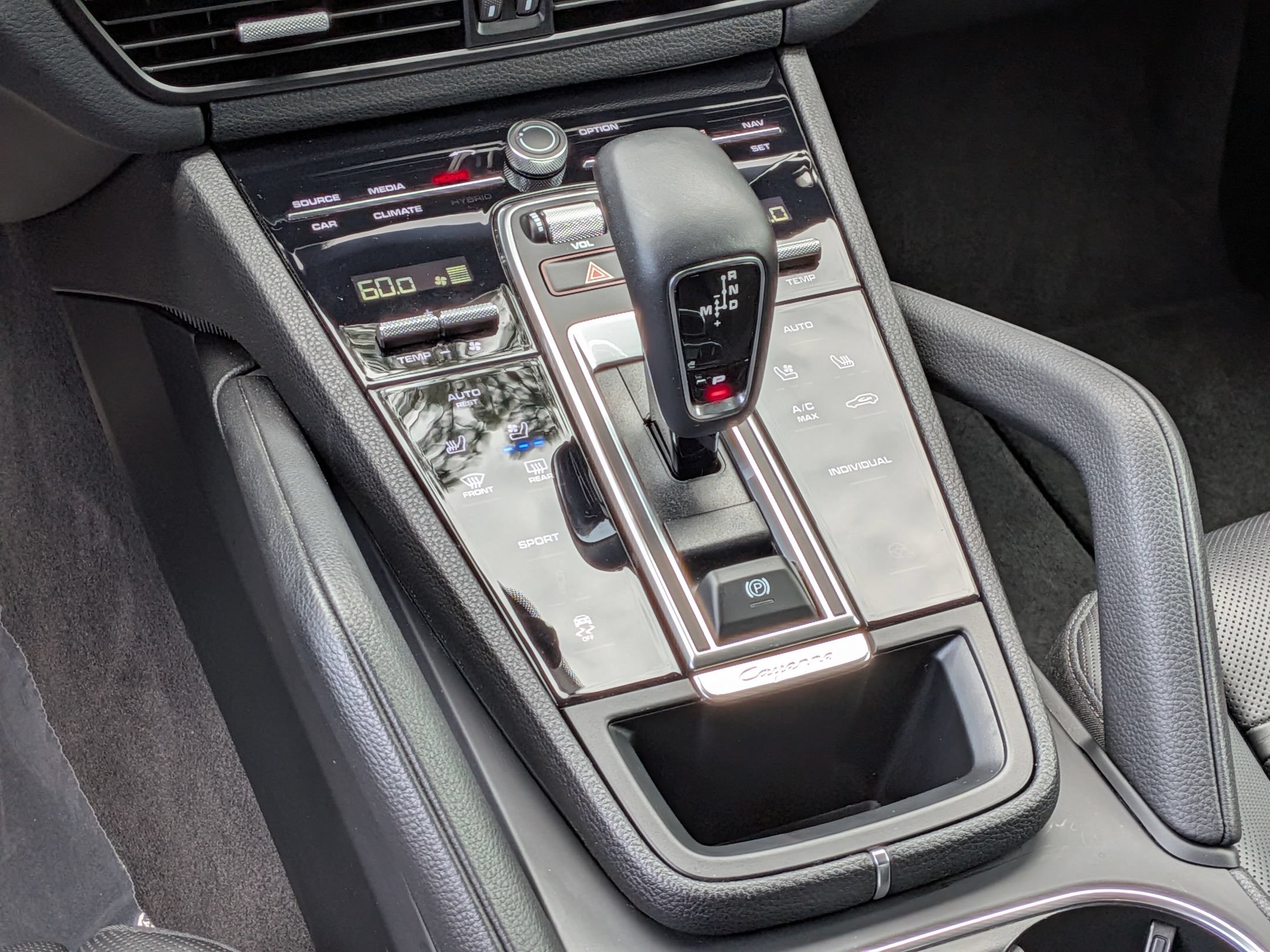 Certified 2022 Porsche Cayenne Platinum Edition AWD/4WD image 18