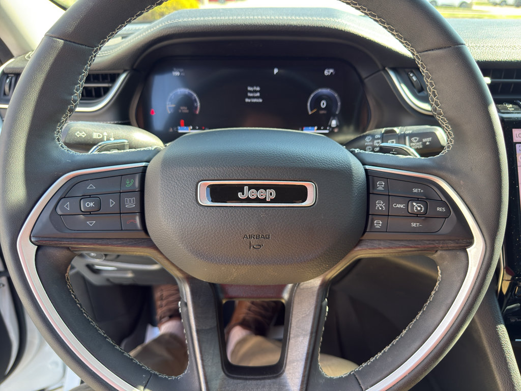 Used 2023 Jeep Grand Cherokee Limited w/ Black Appearance Package AWD/4WD image 22