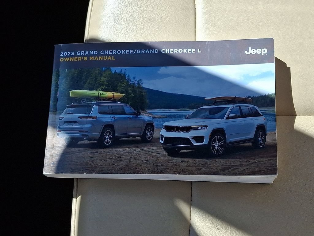 Used 2023 Jeep Grand Cherokee Limited w/ Trailer Tow Prep Group (B) AWD/4WD image 26
