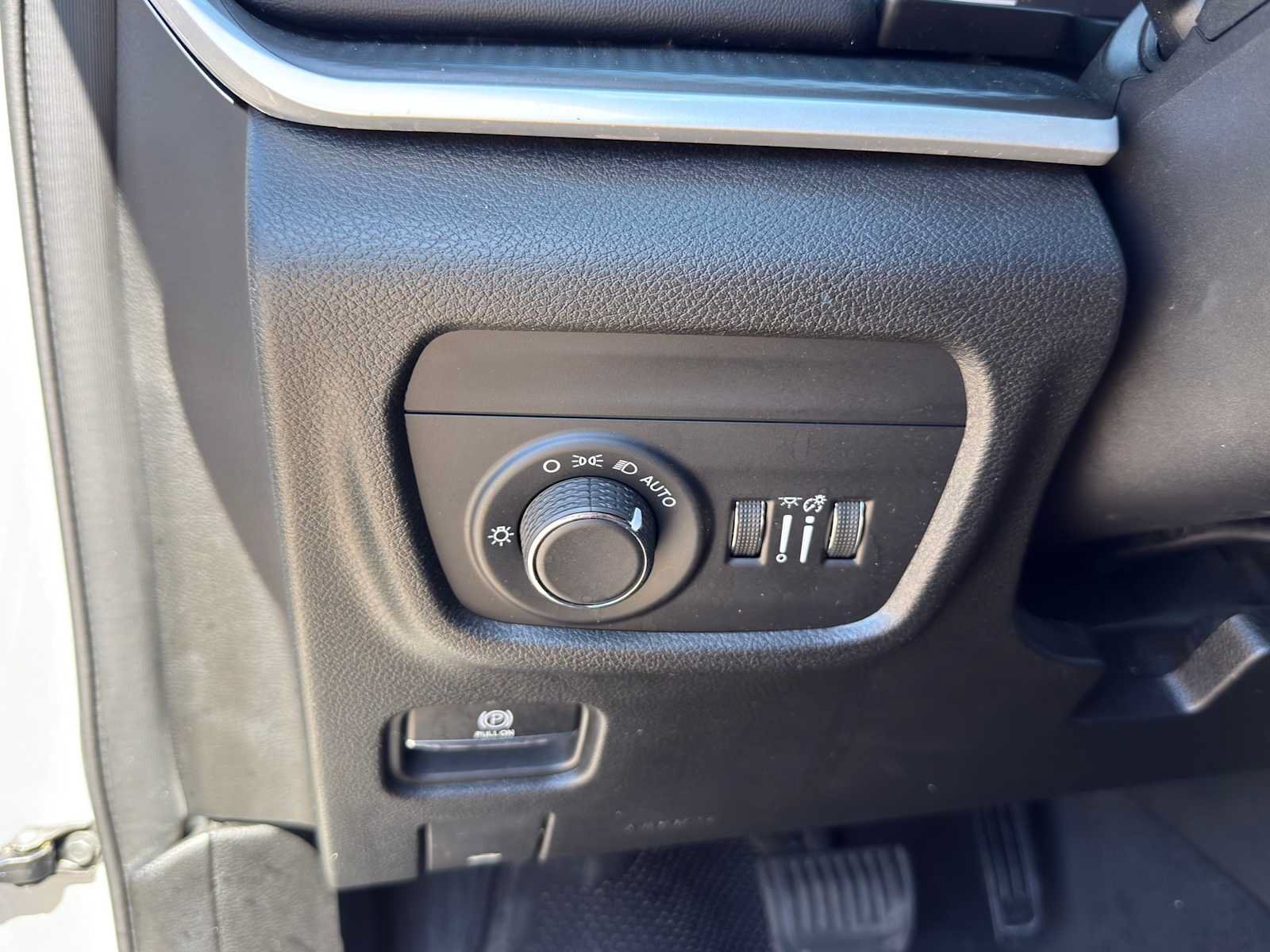 Used 2023 Jeep Grand Cherokee Laredo RWD image 24