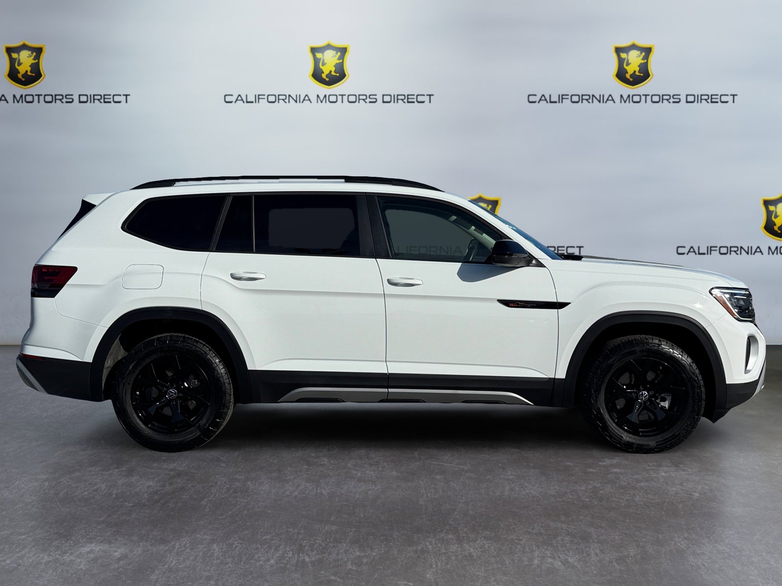 Used 2025 Volkswagen Atlas Peak Edition SE image 6