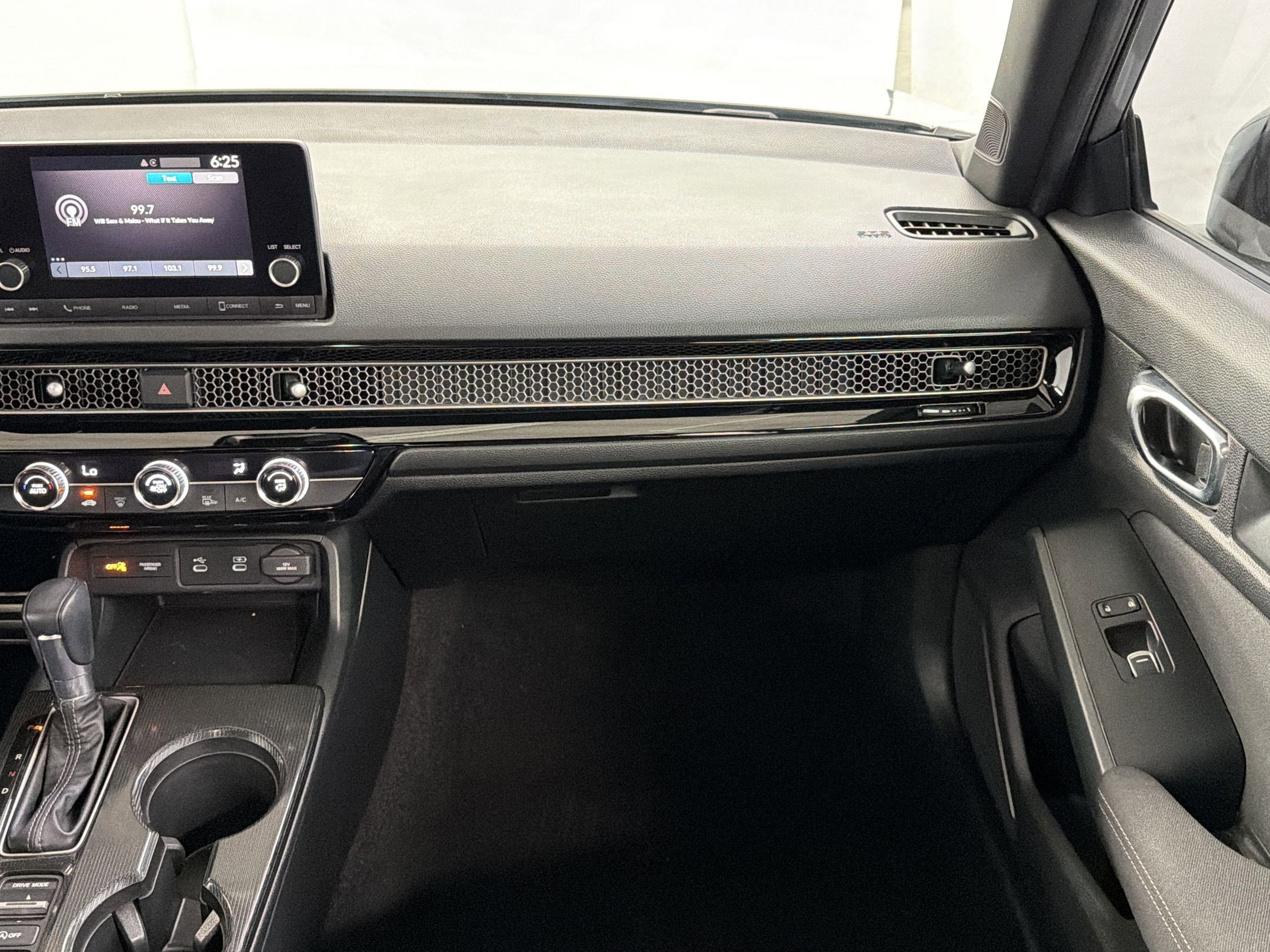 Certified 2025 Honda Civic Sport image 27