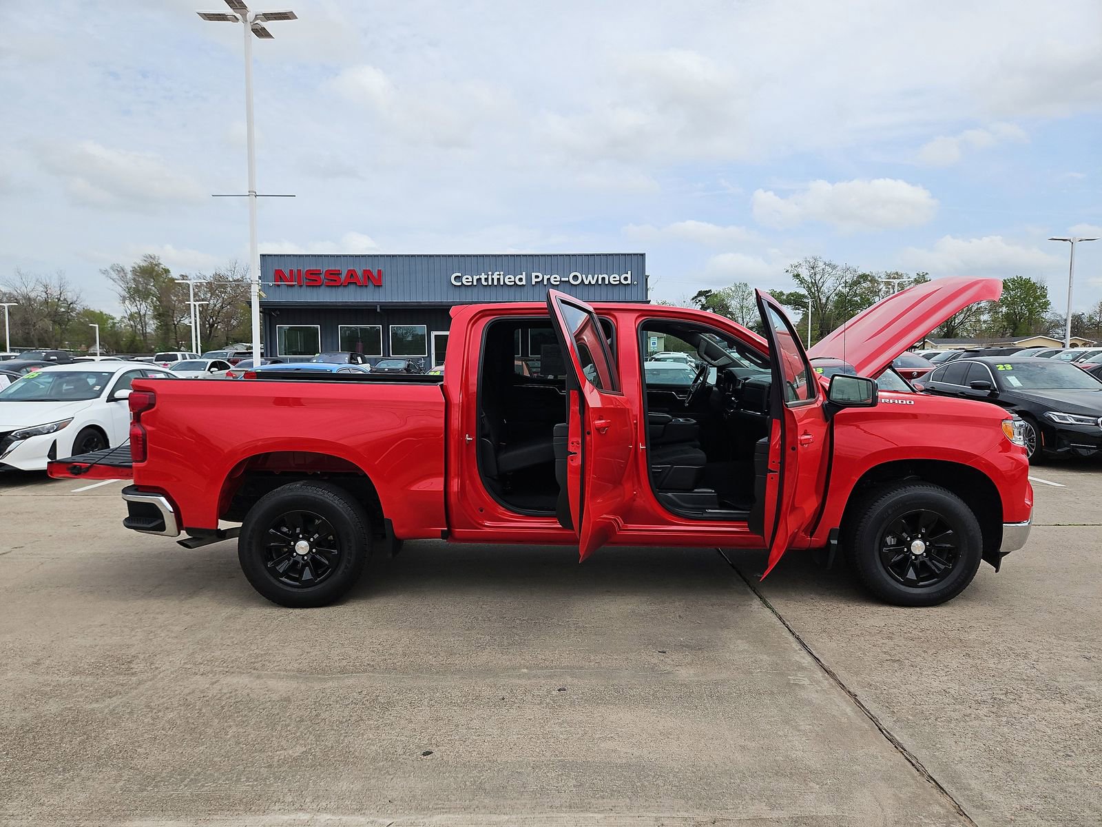 Used 2025 Chevrolet Silverado 1500 LT image 11