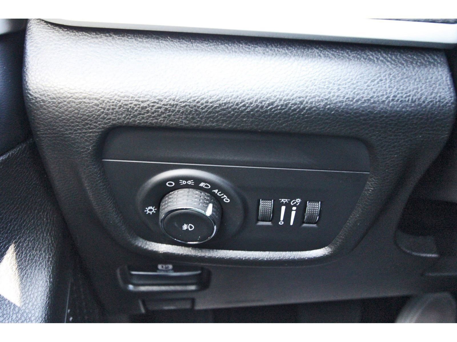 Used 2025 Jeep Grand Cherokee L Limited w/ Black Appearance Package image 19