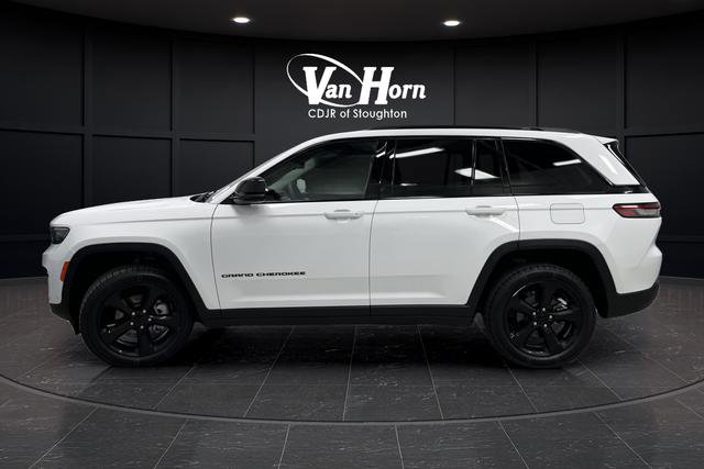 Used 2023 Jeep Grand Cherokee Limited w/ Luxury Tech Group II image 12