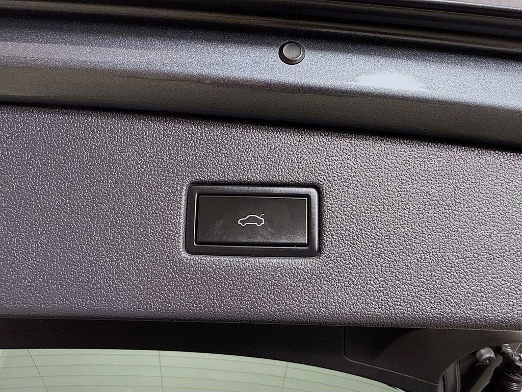 Used 2019 Volkswagen Tiguan SEL image 39