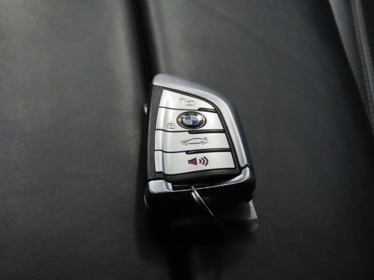 Used 2021 BMW 740i w/ M Sport Package RWD image 16