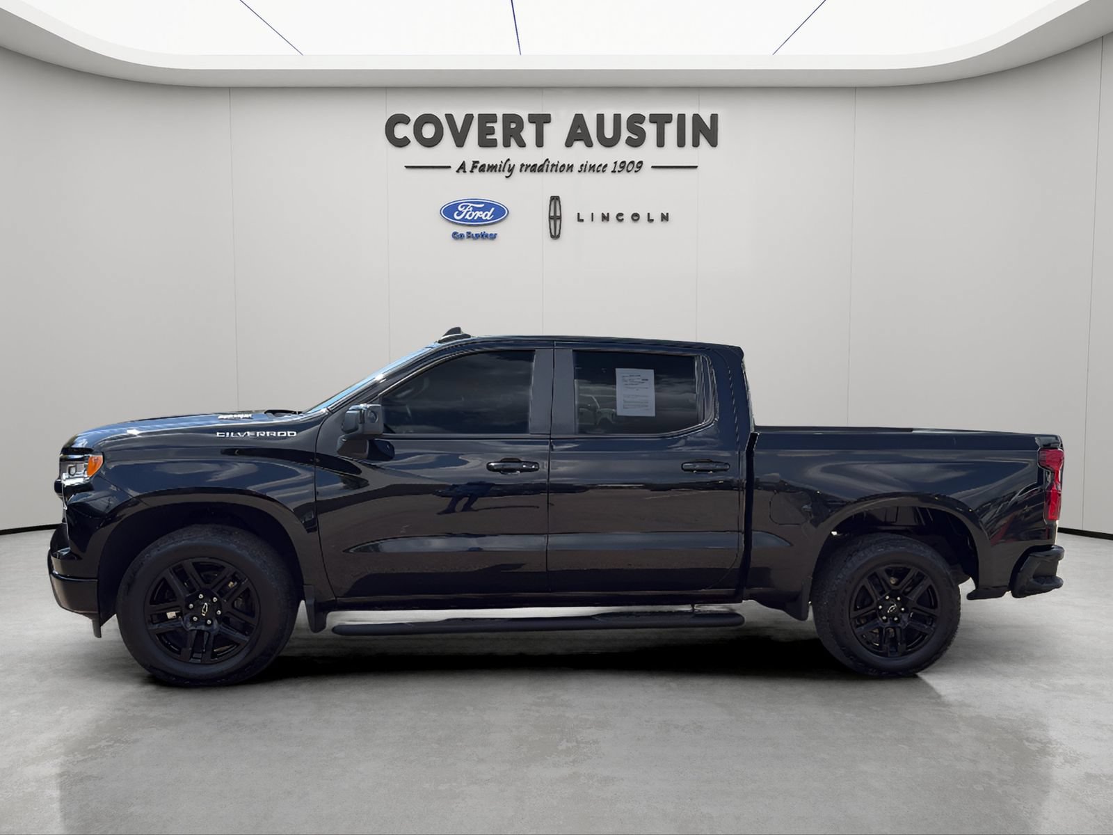 Used 2024 Chevrolet Silverado 1500 RST AWD/4WD image 2