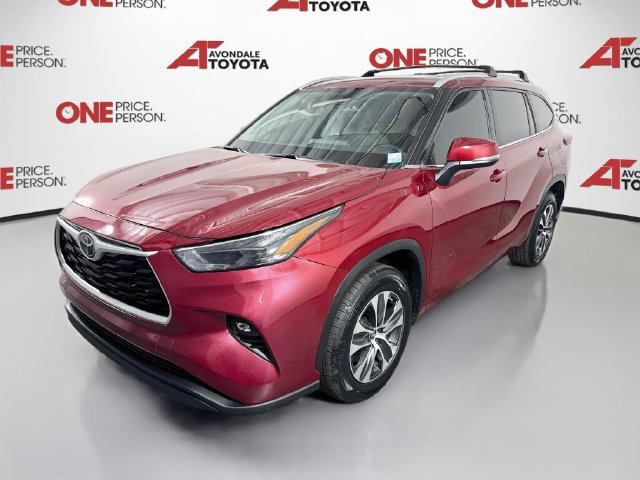 Used 2023 Toyota Highlander XLE FWD image 3