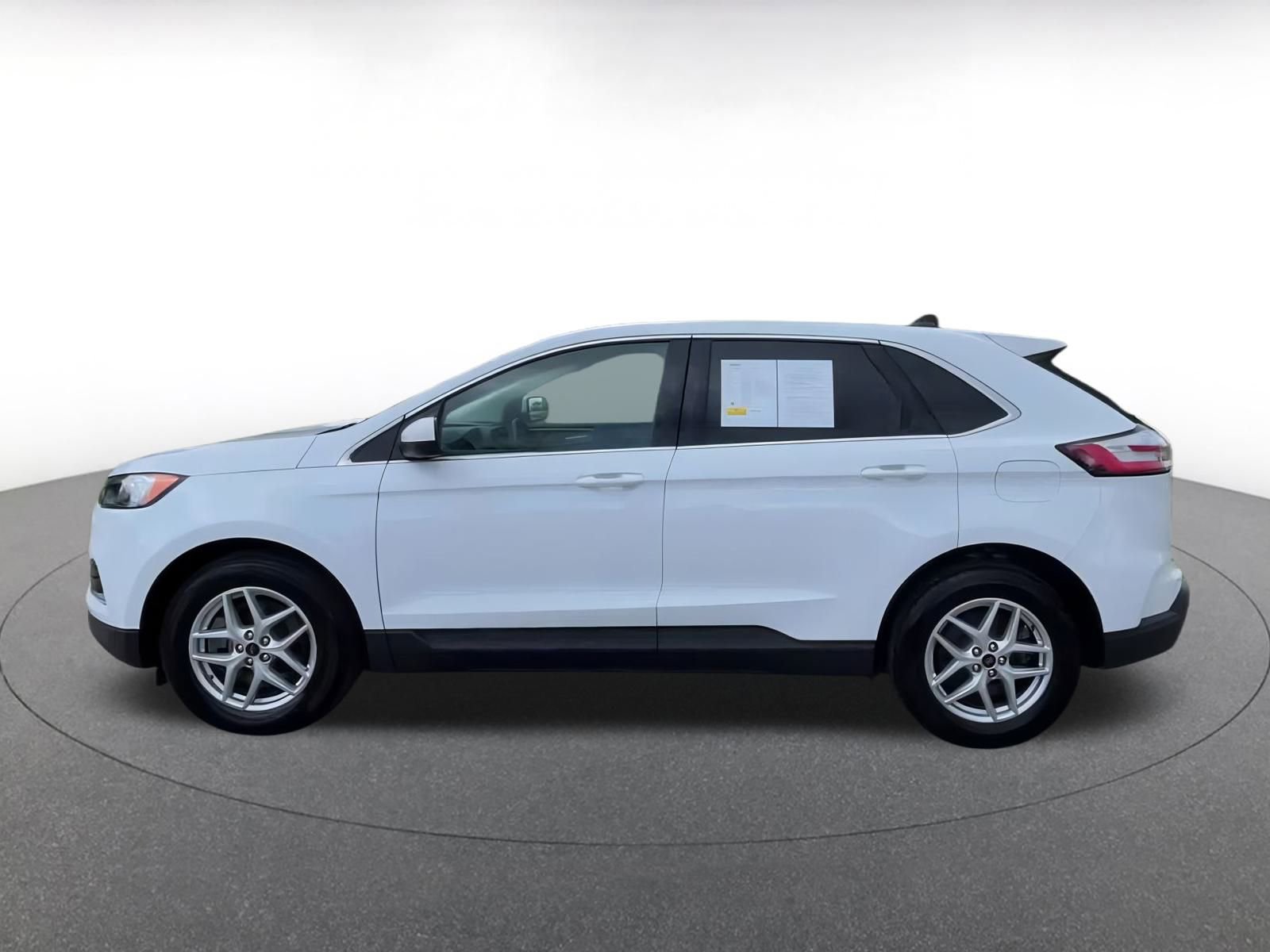 Used 2024 Ford Edge SEL image 8