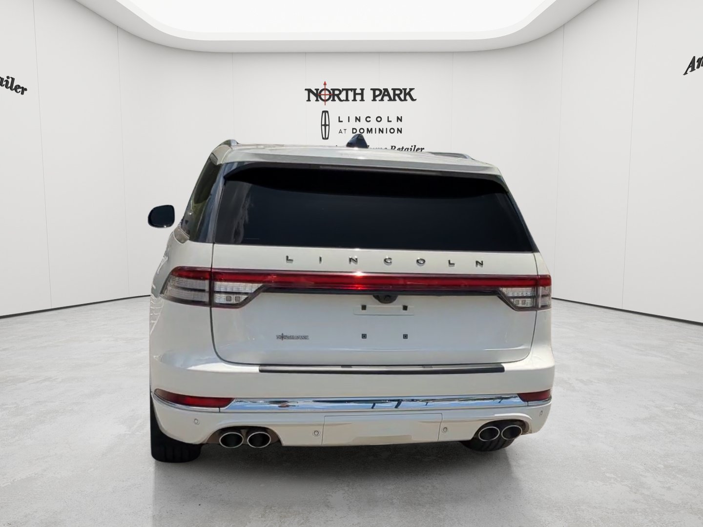 Used 2025 Lincoln Aviator Black Label AWD/4WD image 4