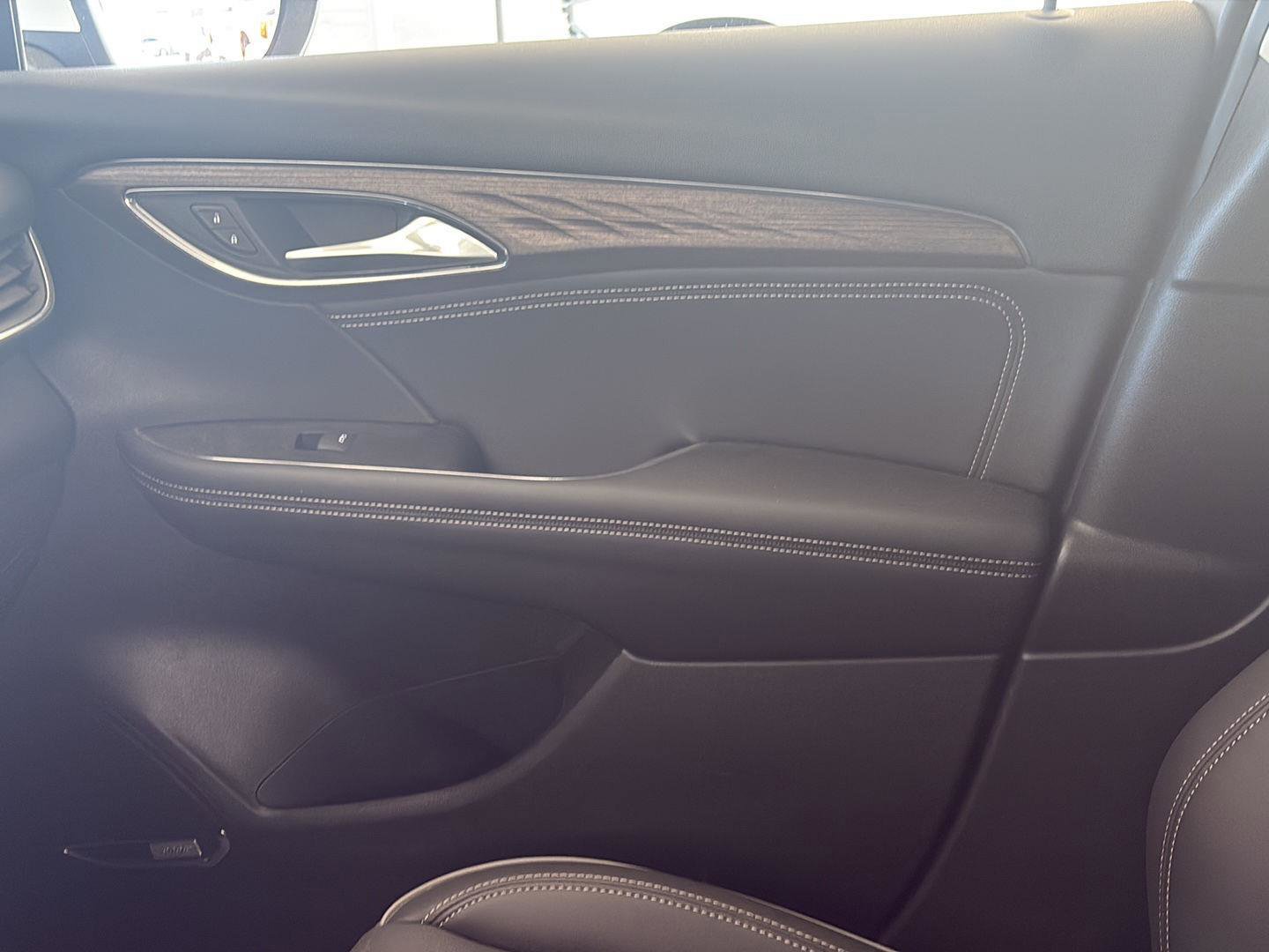 Used 2023 Buick Envision Avenir image 24