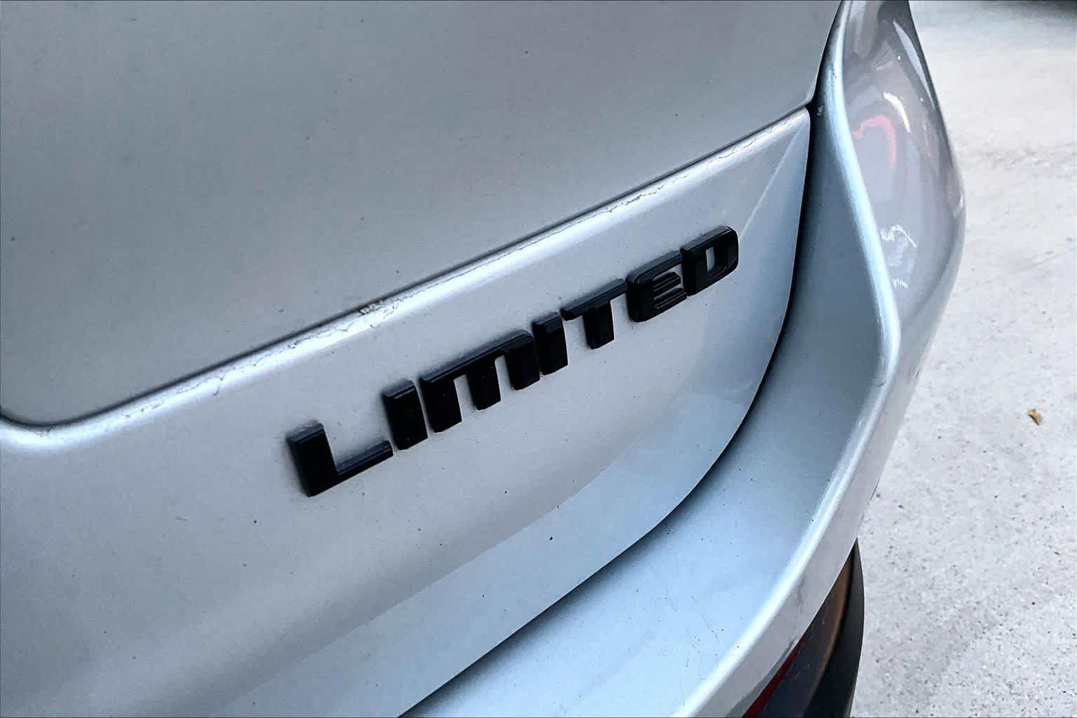 Used 2023 Jeep Grand Cherokee L Limited w/ Luxury Tech Group II AWD/4WD image 10