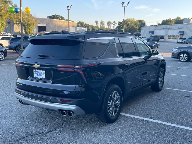 Used 2025 Chevrolet Traverse LT w/ Driver Confidence Package FWD image 5
