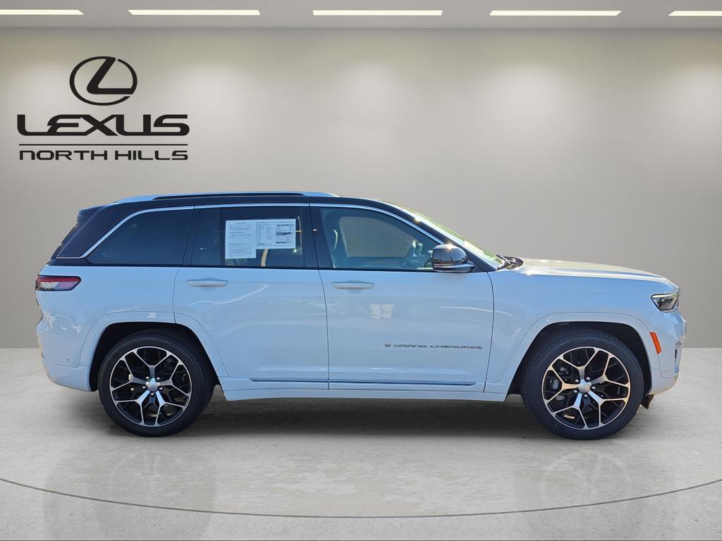 Used 2023 Jeep Grand Cherokee Summit image 4