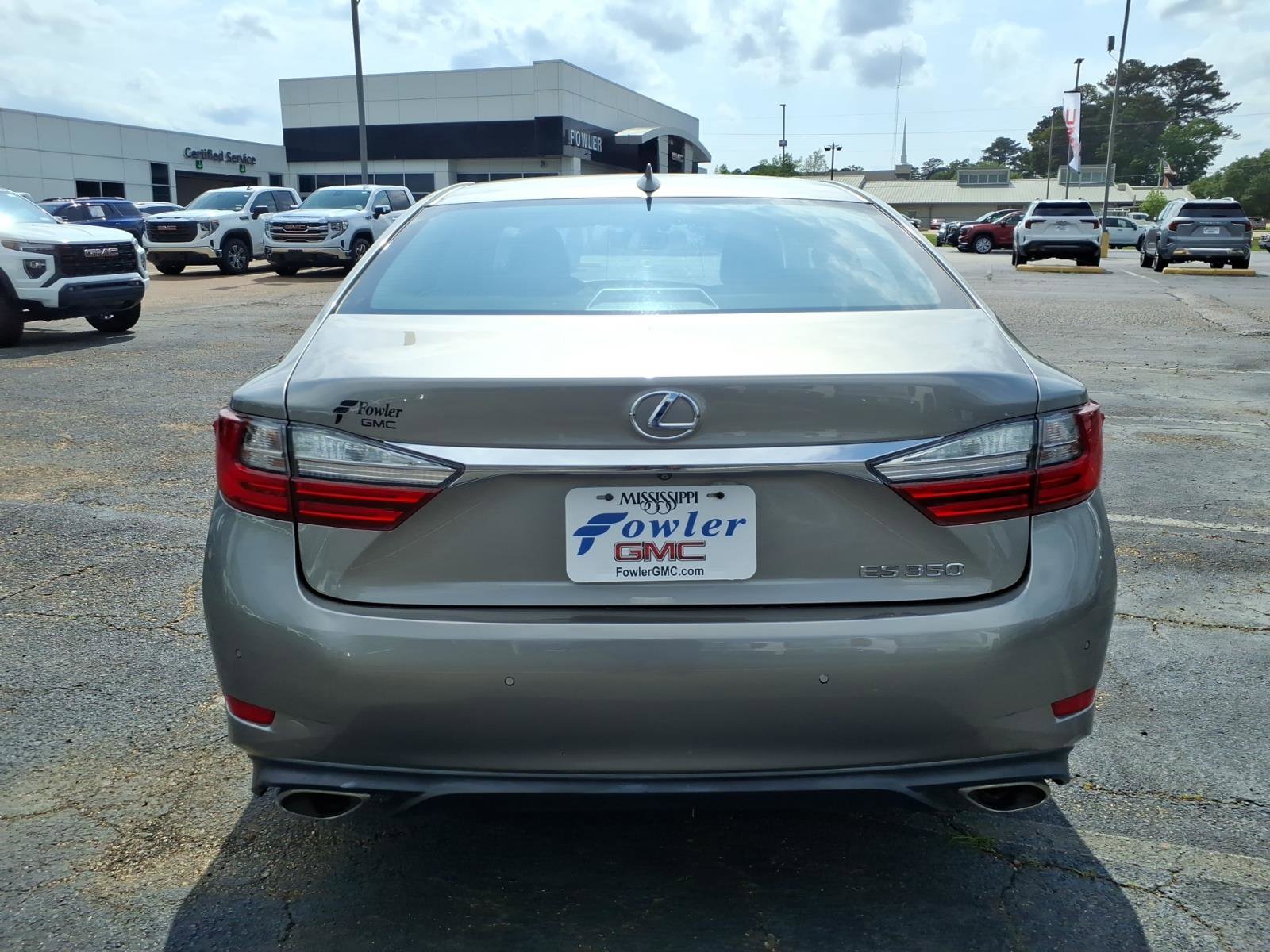 Used 2016 Lexus ES 350 w/ Luxury Package w/Wood Trim FWD image 4