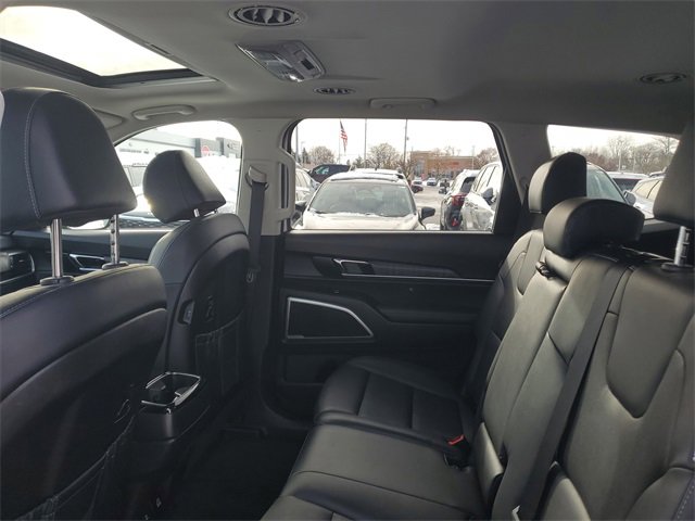 Used 2023 Kia Telluride AWD image 9