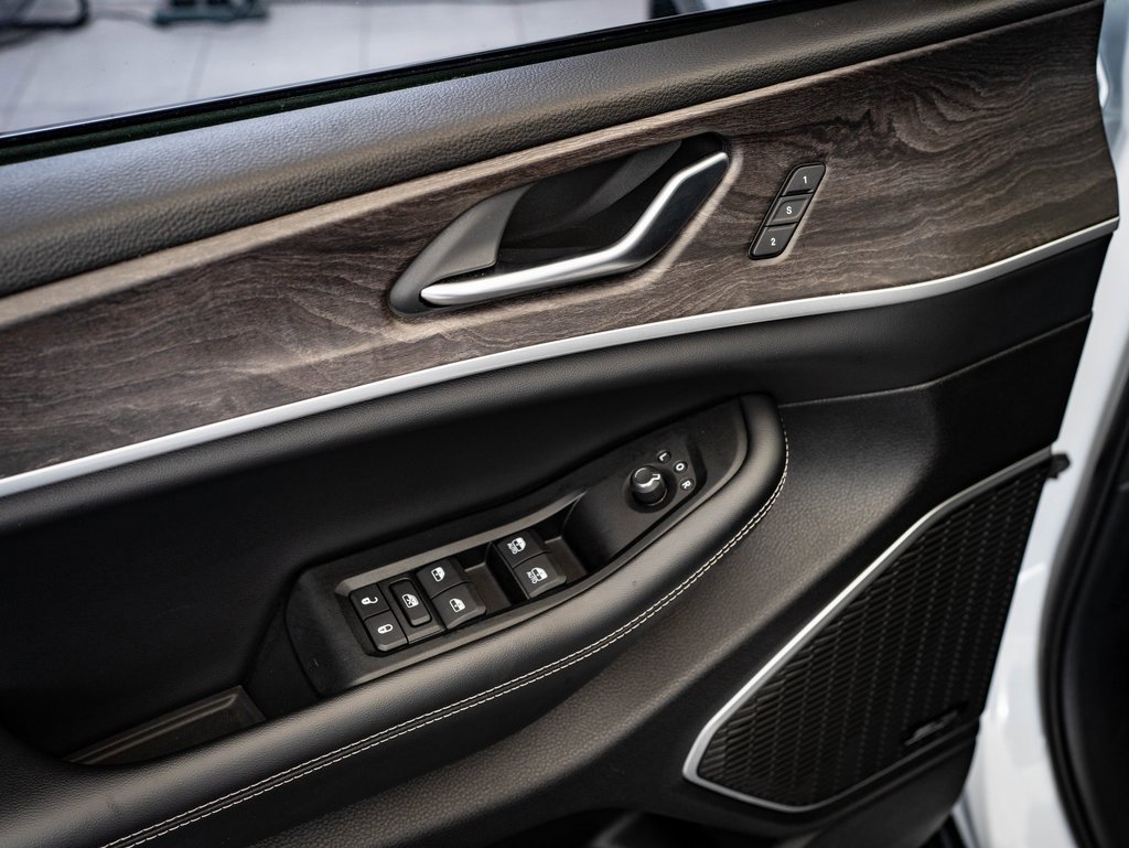 Used 2023 Jeep Grand Cherokee 4WD 4xe image 22