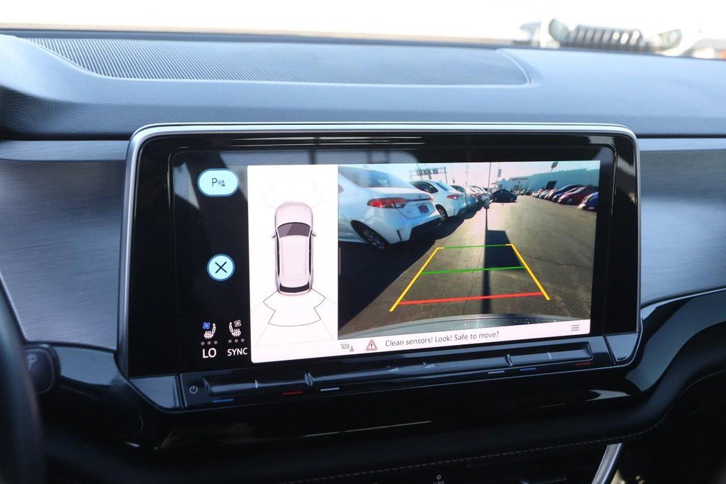 Used 2024 Volkswagen Atlas Cross Sport SE image 17