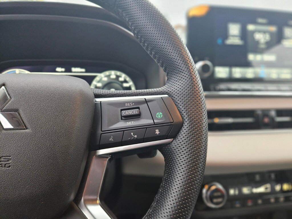 Used 2023 Mitsubishi Outlander SEL image 29