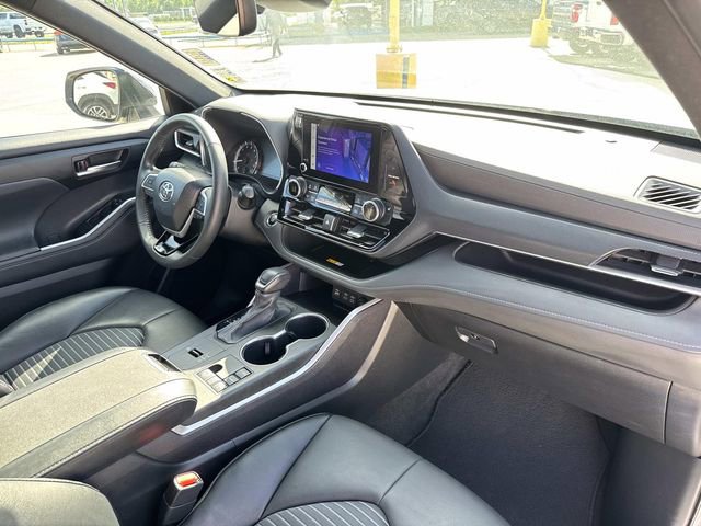 Used 2023 Toyota Highlander XSE FWD image 31