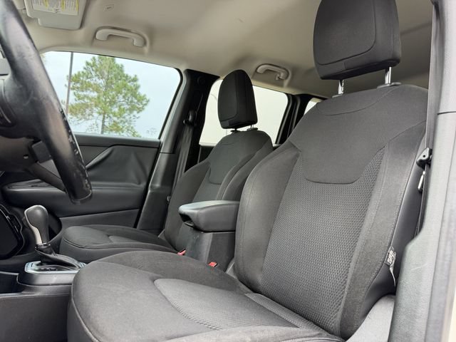 Used 2018 Jeep Renegade Altitude FWD image 12