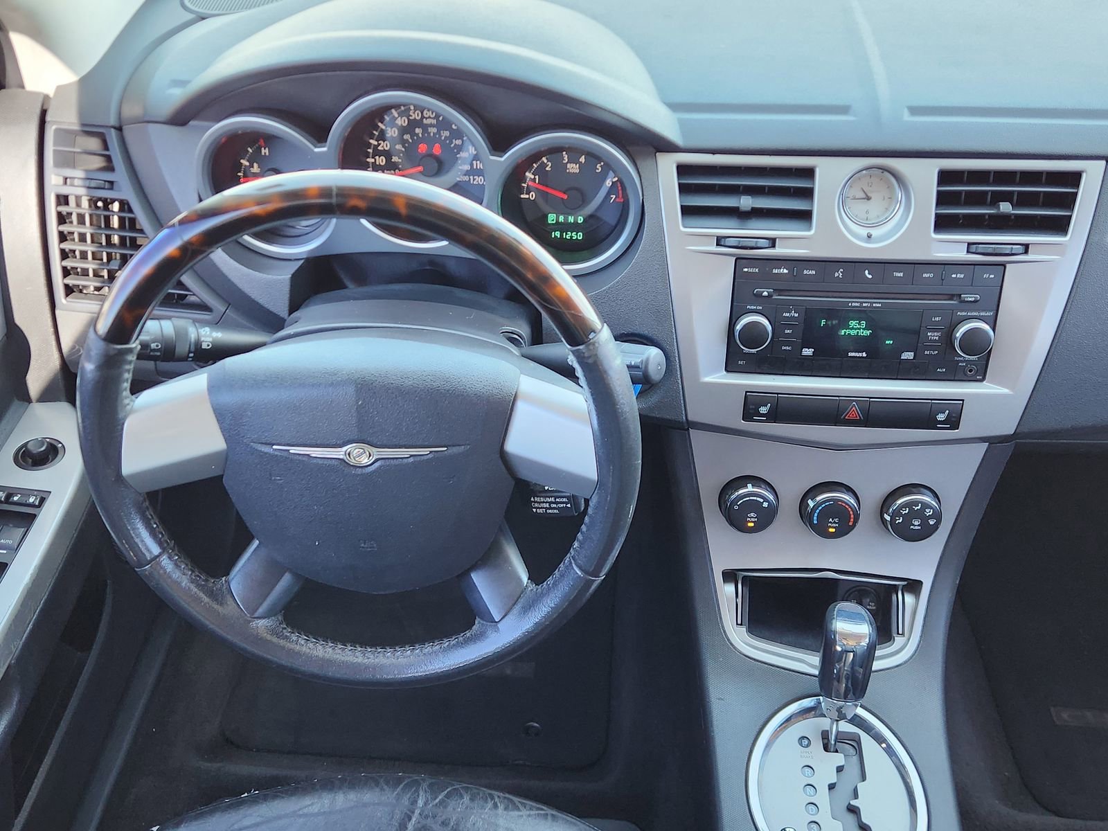 Used 2010 Chrysler Sebring Limited image 31