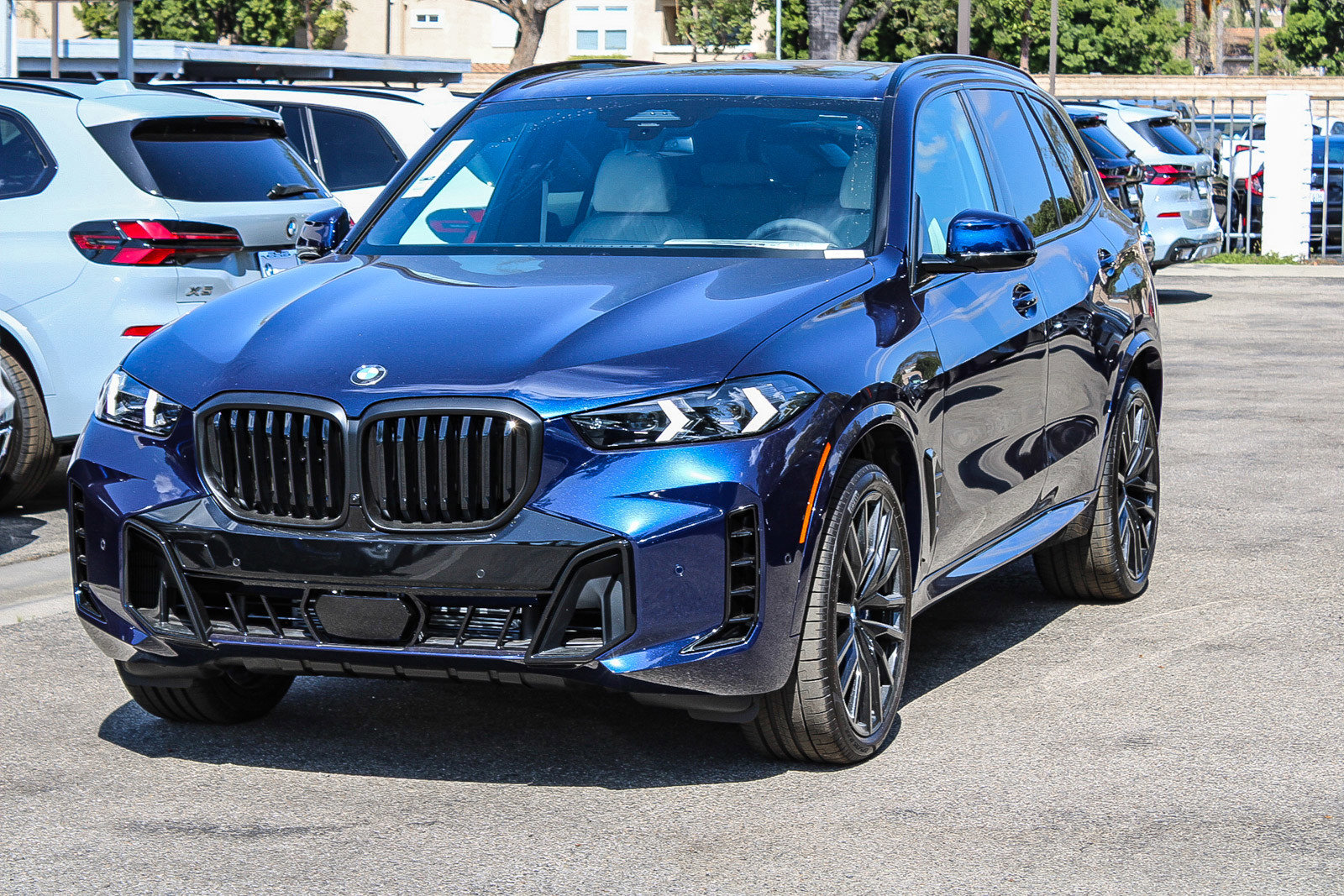 New 2026 BMW X5 xDrive40i w/ M Sport Package AWD/4WD image 3