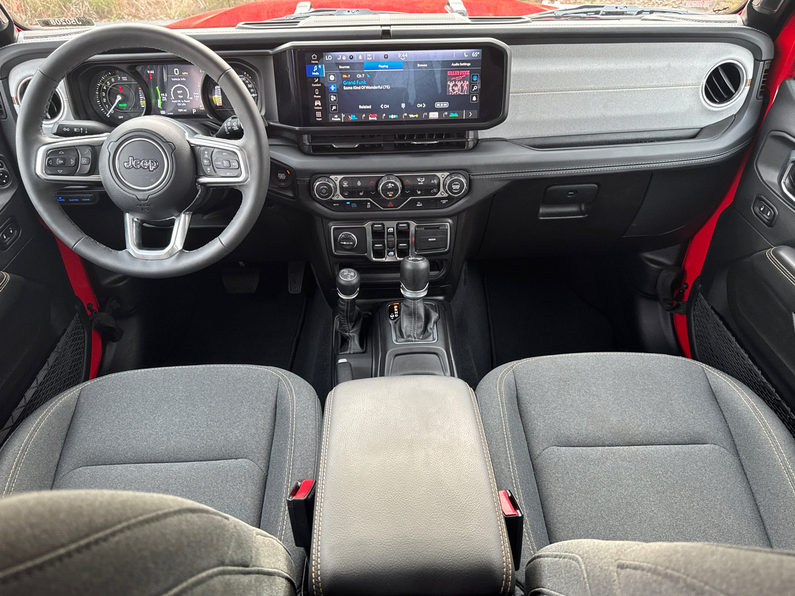 Used 2025 Jeep Wrangler Sahara image 24