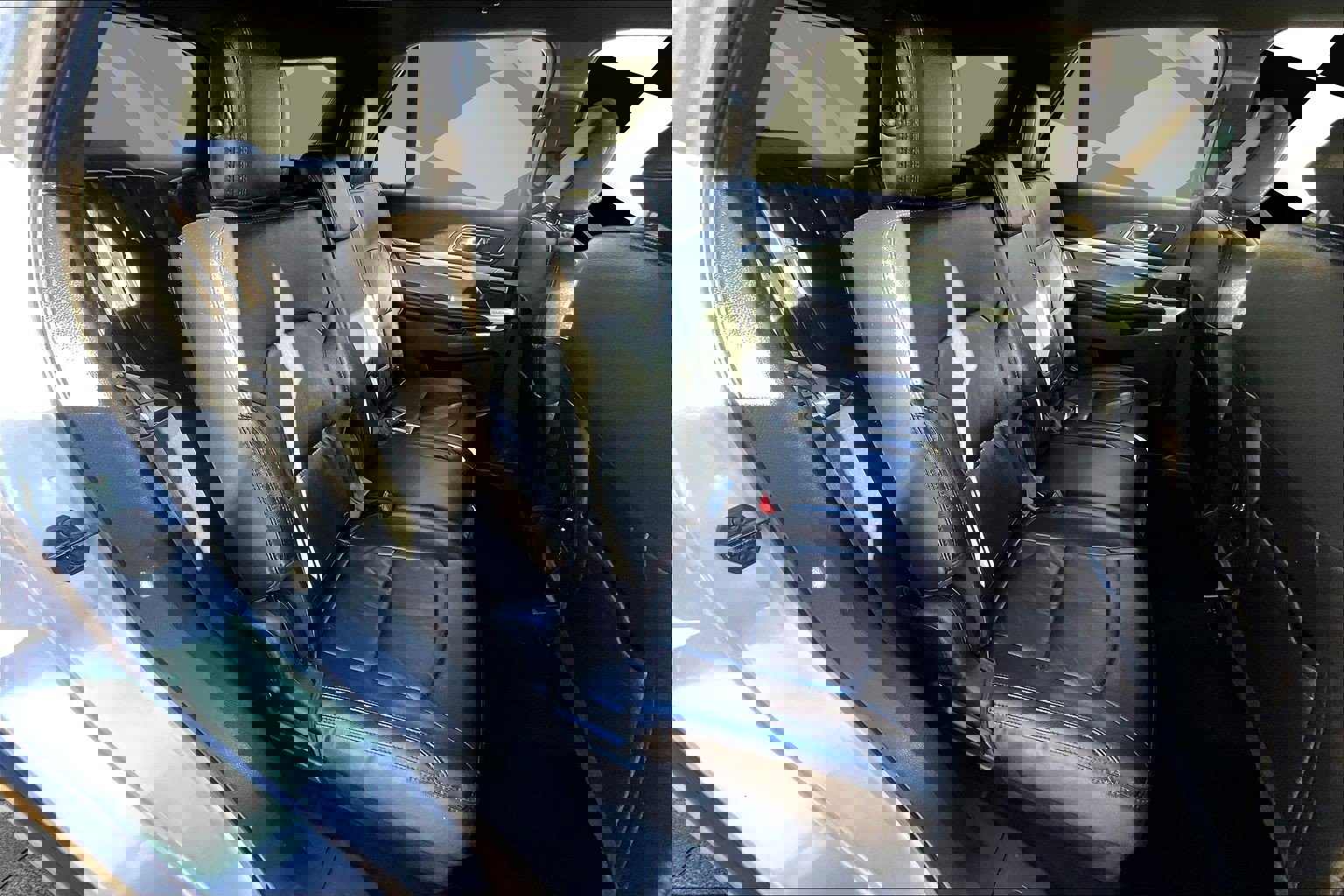 Used 2018 Ford Explorer XLT w/ Equipment Group 202A image 26