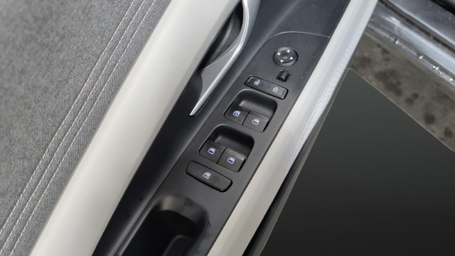 Certified 2023 Hyundai Elantra Limited FWD image 21
